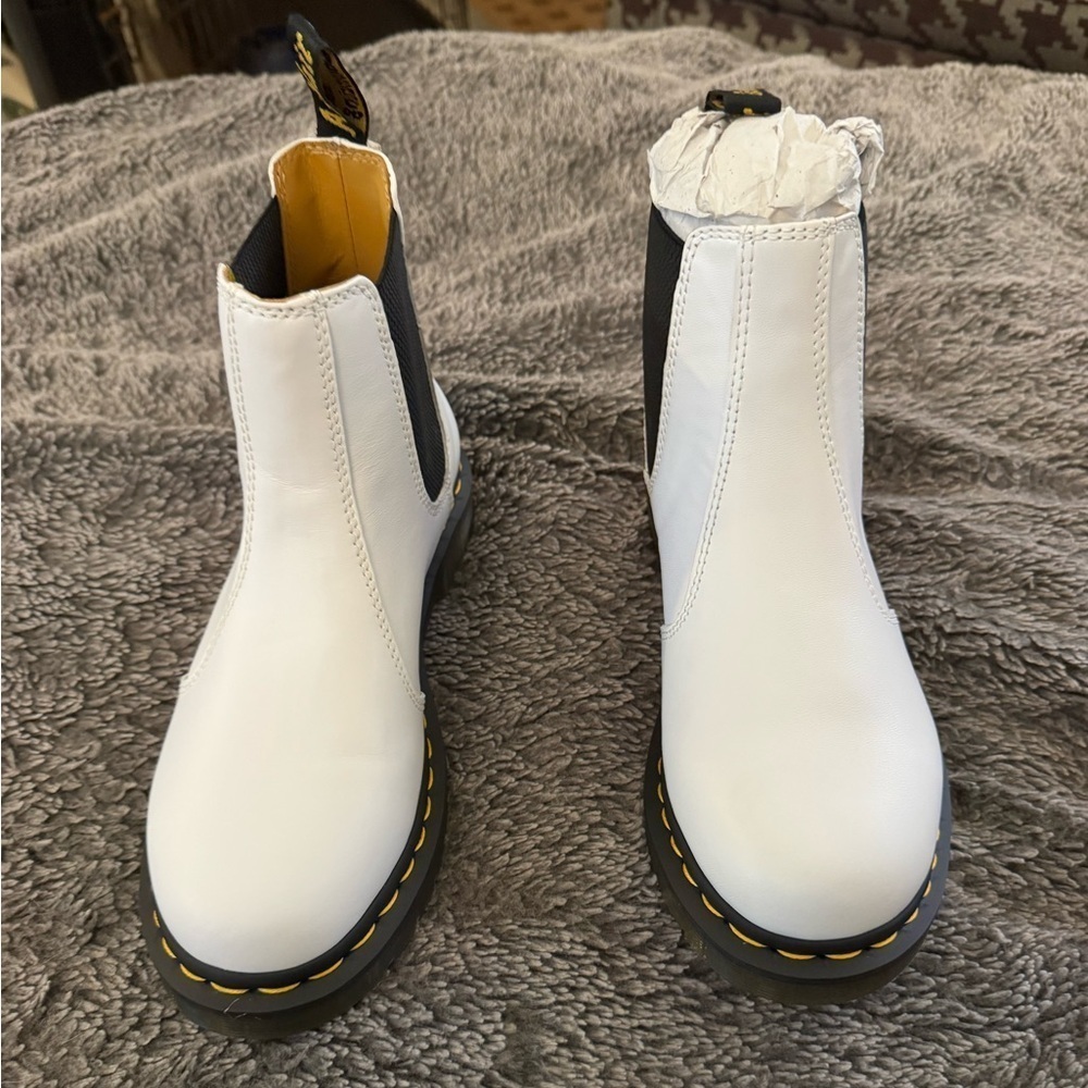 DR MARTENS Women’s 2976 Chelsea Boots - Picture 4 of 12